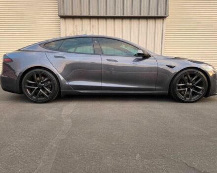 Серый Тесла Модель С, объемом двигателя 0 л и пробегом 24 тыс. км за 23000 $, фото 3 на Automoto.ua