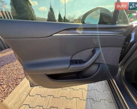 Серый Тесла Модель С, объемом двигателя 0 л и пробегом 48 тыс. км за 42900 $, фото 9 на Automoto.ua