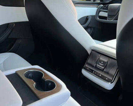 Сірий Тесла Модель С, об'ємом двигуна 0 л та пробігом 7 тис. км за 77777 $, фото 17 на Automoto.ua