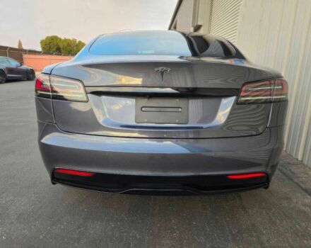 Серый Тесла Модель С, объемом двигателя 0 л и пробегом 24 тыс. км за 23000 $, фото 6 на Automoto.ua