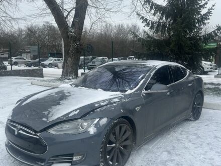 Серый Тесла Модель С, объемом двигателя 0 л и пробегом 170 тыс. км за 12000 $, фото 1 на Automoto.ua