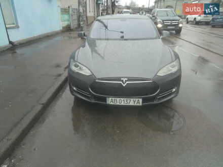 Тесла Модель С 2013 в Житомире на Automoto.ua Серый Тесла Модель С, объемом двигателя 0 л и пробегом 130 тыс. км за 12150 $, фото 1 на Automoto.ua
