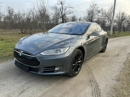 Тесла Модель С 2013 в Кропивницком (Кировограде) на Automoto.ua Серый Тесла Модель С, объемом двигателя 0 л и пробегом 198 тыс. км за 13800 $, фото 1 на Automoto.ua