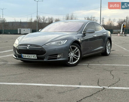 Серый Тесла Модель С, объемом двигателя 0 л и пробегом 230 тыс. км за 12500 $, фото 1 на Automoto.ua