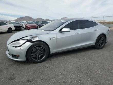 Тесла Модель С 2013 в Киеве на Automoto.ua Серый Тесла Модель С, объемом двигателя 0 л и пробегом 63 тыс. км за 2500 $, фото 1 на Automoto.ua