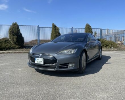 Серый Тесла Модель С, объемом двигателя 0 л и пробегом 300 тыс. км за 12400 $, фото 1 на Automoto.ua