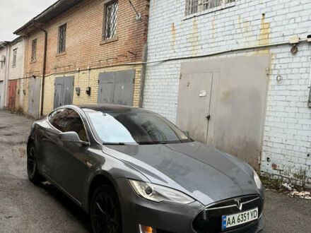 Тесла Модель С 2013 у Києві на Automoto.ua Сірий Тесла Модель С, об'ємом двигуна 0 л та пробігом 299 тис. км за 12500 $, фото 1 на Automoto.ua