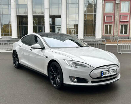 Серый Тесла Модель С, объемом двигателя 0 л и пробегом 329 тыс. км за 13400 $, фото 1 на Automoto.ua