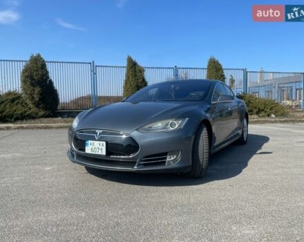 Серый Тесла Модель С, объемом двигателя 0 л и пробегом 300 тыс. км за 12400 $, фото 1 на Automoto.ua