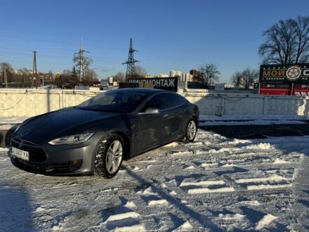 Тесла Модель С 2013 у Києві на Automoto.ua Сірий Тесла Модель С, об'ємом двигуна 0 л та пробігом 150 тис. км за 12999 $, фото 1 на Automoto.ua