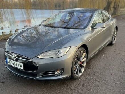 Тесла Модель С 2013 в Ровно на Automoto.ua Серый Тесла Модель С, объемом двигателя 0 л и пробегом 102 тыс. км за 12300 $, фото 1 на Automoto.ua