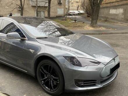 Тесла Модель С 2013 в Киеве на Automoto.ua Серый Тесла Модель С, объемом двигателя 0 л и пробегом 160 тыс. км за 13500 $, фото 1 на Automoto.ua