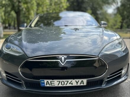 Тесла Модель С 2013 в Никополе на Automoto.ua Серый Тесла Модель С, объемом двигателя 0 л и пробегом 200 тыс. км за 14999 $, фото 1 на Automoto.ua