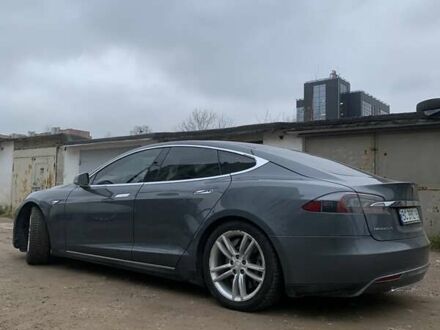 Серый Тесла Модель С, объемом двигателя 0 л и пробегом 160 тыс. км за 12500 $, фото 1 на Automoto.ua