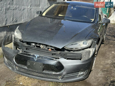 Серый Тесла Модель С, объемом двигателя 0 л и пробегом 136 тыс. км за 9300 $, фото 1 на Automoto.ua