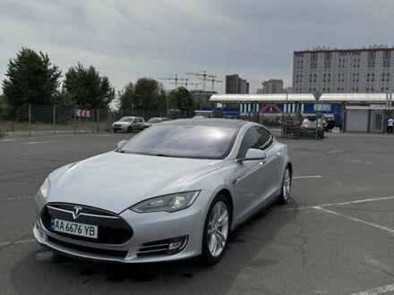 Тесла Модель С 2013 в Киеве на Automoto.ua Серый Тесла Модель С, объемом двигателя 0 л и пробегом 217 тыс. км за 11350 $, фото 1 на Automoto.ua
