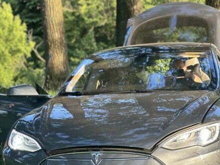 Тесла Модель С 2014 в Хмельнике на Automoto.ua Серый Тесла Модель С, объемом двигателя 0 л и пробегом 318 тыс. км за 12500 $, фото 1 на Automoto.ua