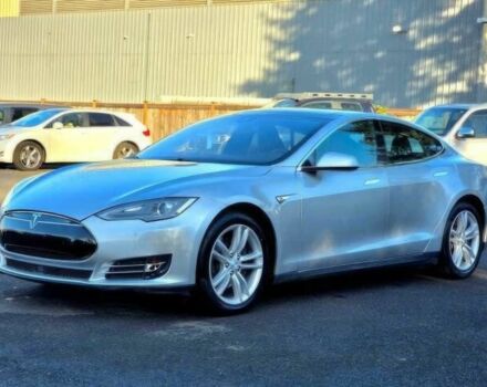 Серый Тесла Модель С, объемом двигателя 0 л и пробегом 82 тыс. км за 3700 $, фото 1 на Automoto.ua