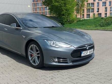 Тесла Модель С 2014 в Киеве на Automoto.ua Серый Тесла Модель С, объемом двигателя 0 л и пробегом 145 тыс. км за 14900 $, фото 1 на Automoto.ua