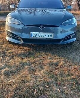 Серый Тесла Модель С, объемом двигателя 0 л и пробегом 186 тыс. км за 15500 $, фото 1 на Automoto.ua