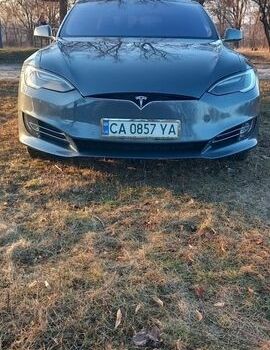 Серый Тесла Модель С, объемом двигателя 0 л и пробегом 186 тыс. км за 15500 $, фото 1 на Automoto.ua