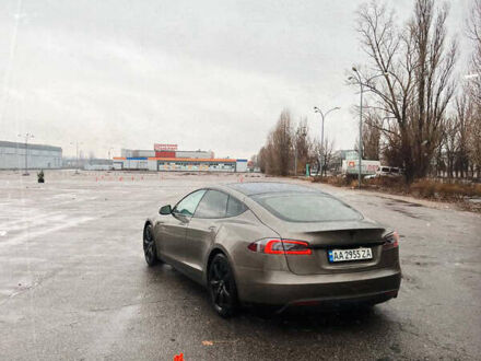 Серый Тесла Модель С, объемом двигателя 0 л и пробегом 235 тыс. км за 16500 $, фото 1 на Automoto.ua