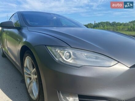 Серый Тесла Модель С, объемом двигателя 0 л и пробегом 342 тыс. км за 11000 $, фото 1 на Automoto.ua