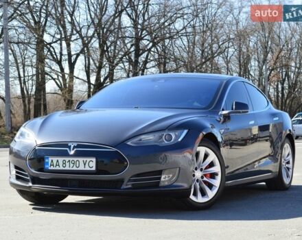 Серый Тесла Модель С, объемом двигателя 0 л и пробегом 163 тыс. км за 16500 $, фото 1 на Automoto.ua