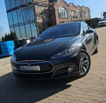 Серый Тесла Модель С, объемом двигателя 0 л и пробегом 155 тыс. км за 11300 $, фото 1 на Automoto.ua