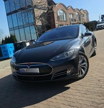 Сірий Тесла Модель С, об'ємом двигуна 0 л та пробігом 155 тис. км за 11300 $, фото 1 на Automoto.ua