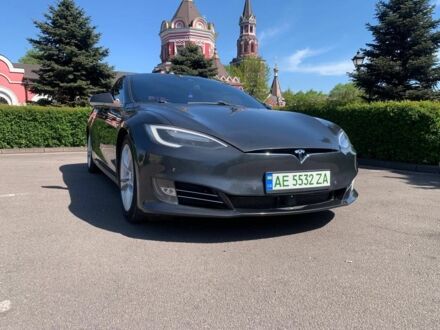 Серый Тесла Модель С, объемом двигателя 0 л и пробегом 240 тыс. км за 14400 $, фото 1 на Automoto.ua