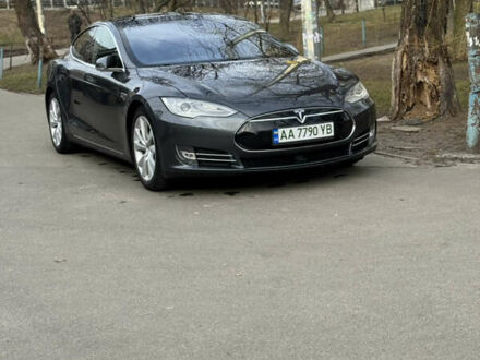 Тесла Модель С 2015 у Києві на Automoto.ua Сірий Тесла Модель С, об'ємом двигуна 0 л та пробігом 204 тис. км за 16500 $, фото 1 на Automoto.ua