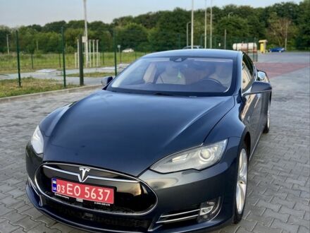 Тесла Модель С 2015 в Луцке на Automoto.ua Серый Тесла Модель С, объемом двигателя 0 л и пробегом 50 тыс. км за 12950 $, фото 1 на Automoto.ua