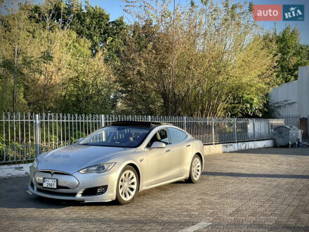 Тесла Модель С 2015 в Луцке на Automoto.ua Серый Тесла Модель С, объемом двигателя 0 л и пробегом 160 тыс. км за 19500 $, фото 1 на Automoto.ua