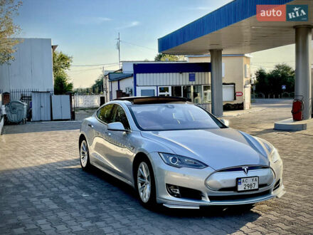 Серый Тесла Модель С, объемом двигателя 0 л и пробегом 160 тыс. км за 17000 $, фото 1 на Automoto.ua