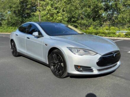Тесла Модель С 2015 в Хмельницком на Automoto.ua Серый Тесла Модель С, объемом двигателя 0 л и пробегом 111 тыс. км за 9700 $, фото 1 на Automoto.ua