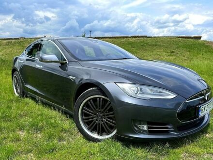 Тесла Модель С 2015 в Черновцах на Automoto.ua Серый Тесла Модель С, объемом двигателя 0 л и пробегом 2 тыс. км за 8150 $, фото 1 на Automoto.ua