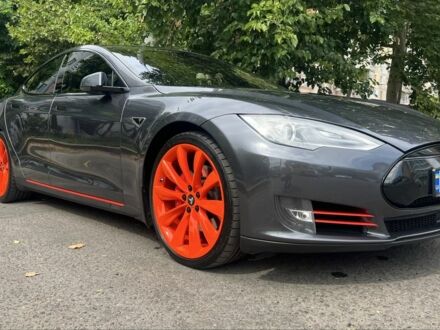 Тесла Модель С 2015 в Одессе на Automoto.ua Серый Тесла Модель С, объемом двигателя 0 л и пробегом 93 тыс. км за 20000 $, фото 1 на Automoto.ua