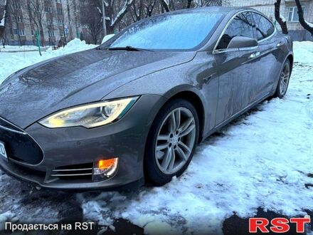 Серый Тесла Модель С, объемом двигателя 0 л и пробегом 18000 тыс. км за 17500 $, фото 1 на Automoto.ua