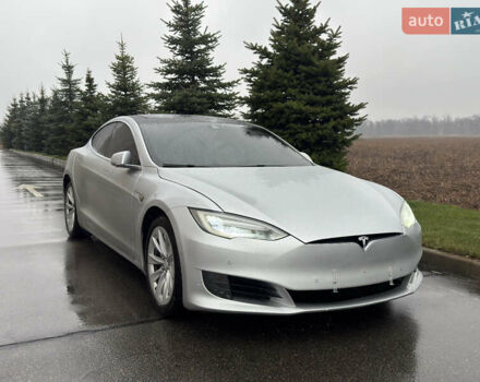 Серый Тесла Модель С, объемом двигателя 0 л и пробегом 207 тыс. км за 13899 $, фото 1 на Automoto.ua