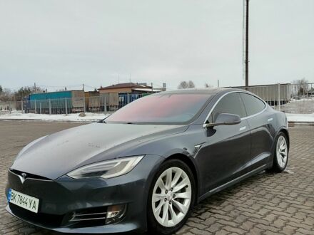 Серый Тесла Модель С, объемом двигателя 0 л и пробегом 230 тыс. км за 13900 $, фото 1 на Automoto.ua