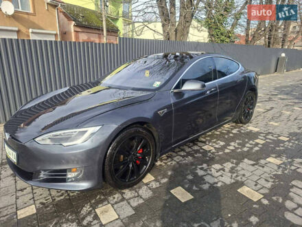 Серый Тесла Модель С, объемом двигателя 0 л и пробегом 148 тыс. км за 13500 $, фото 1 на Automoto.ua