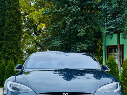 Серый Тесла Модель С, объемом двигателя 0 л и пробегом 190 тыс. км за 15600 $, фото 1 на Automoto.ua