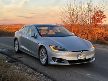 Тесла Модель С 2016 у Івано-Франківську на Automoto.ua Сірий Тесла Модель С, об'ємом двигуна 0 л та пробігом 140 тис. км за 17100 $, фото 1 на Automoto.ua