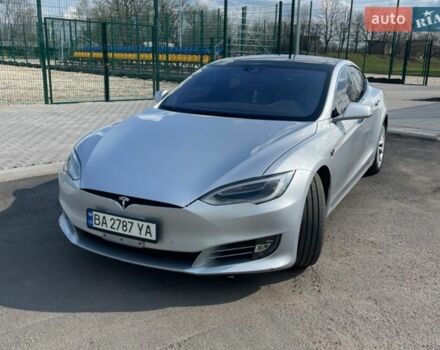 Серый Тесла Модель С, объемом двигателя 0 л и пробегом 172 тыс. км за 16000 $, фото 1 на Automoto.ua