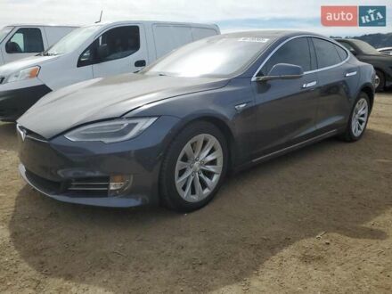 Тесла Модель С 2016 в Львове на Automoto.ua Серый Тесла Модель С, объемом двигателя 0 л и пробегом 90 тыс. км за 5000 $, фото 1 на Automoto.ua