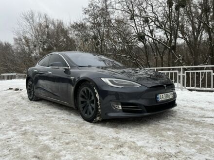 Серый Тесла Модель С, объемом двигателя 0 л и пробегом 195 тыс. км за 15500 $, фото 1 на Automoto.ua