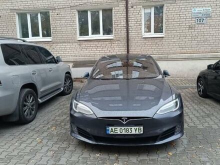 Тесла Модель С 2017 у Дніпро (Дніпропетровську) на Automoto.ua Сірий Тесла Модель С, об'ємом двигуна 0 л та пробігом 109 тис. км за 19500 $, фото 1 на Automoto.ua