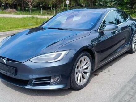 Тесла Модель С 2017 в Киеве на Automoto.ua Серый Тесла Модель С, объемом двигателя 0 л и пробегом 124 тыс. км за 10800 $, фото 1 на Automoto.ua