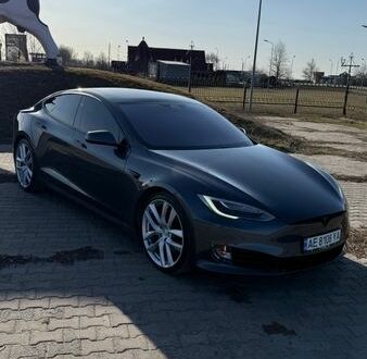 Серый Тесла Модель С, объемом двигателя 0 л и пробегом 178 тыс. км за 18900 $, фото 1 на Automoto.ua